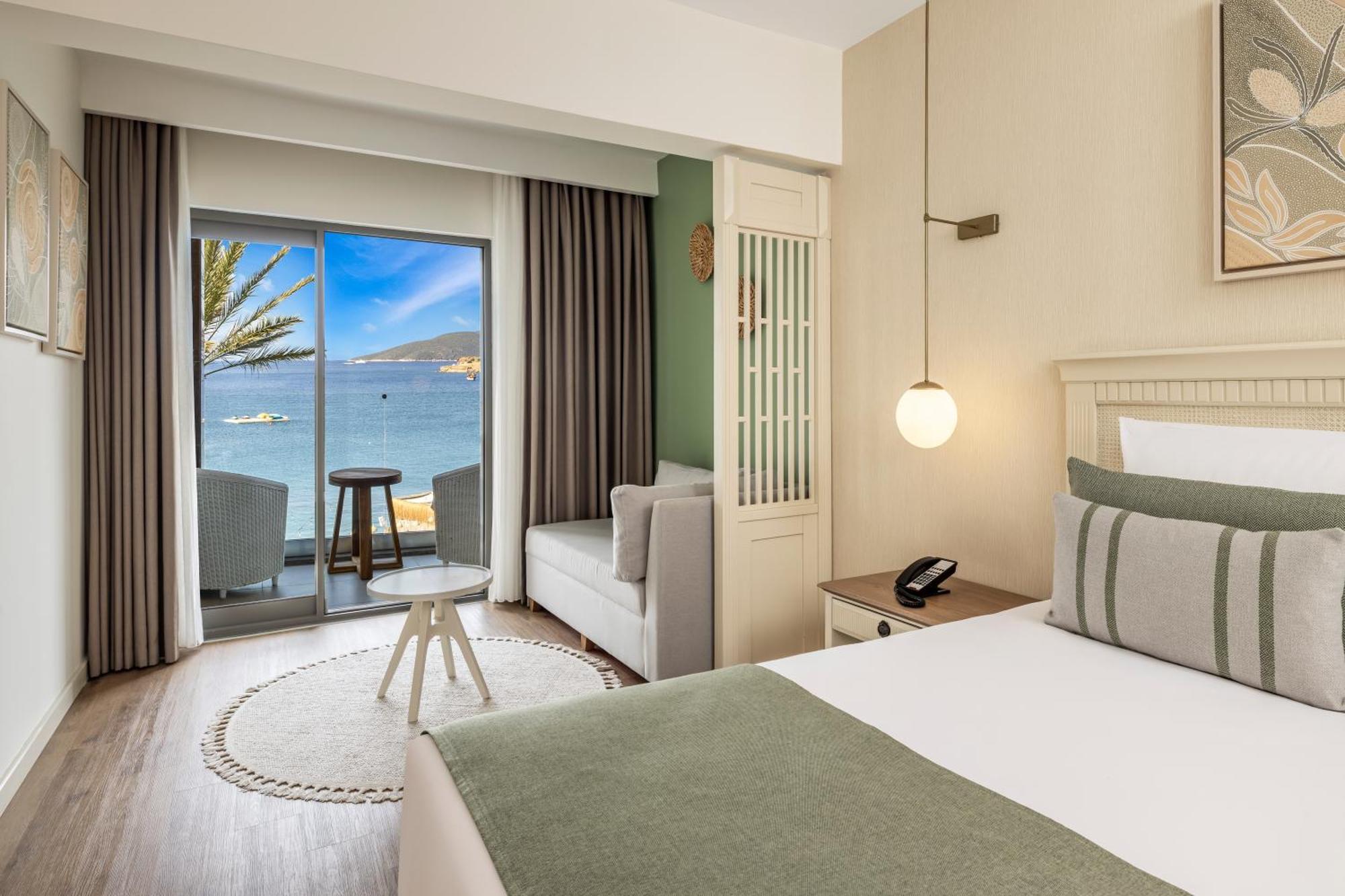 Double Room with Balcony and Sea View