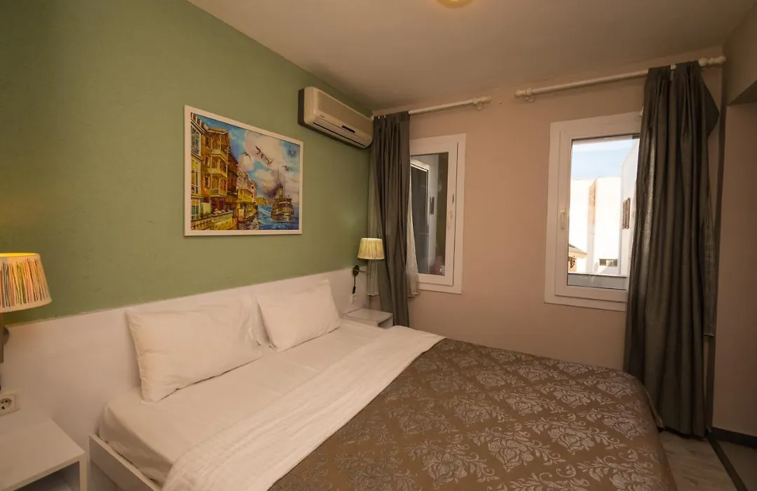 Seven Art Feslegen Apart Otel-1