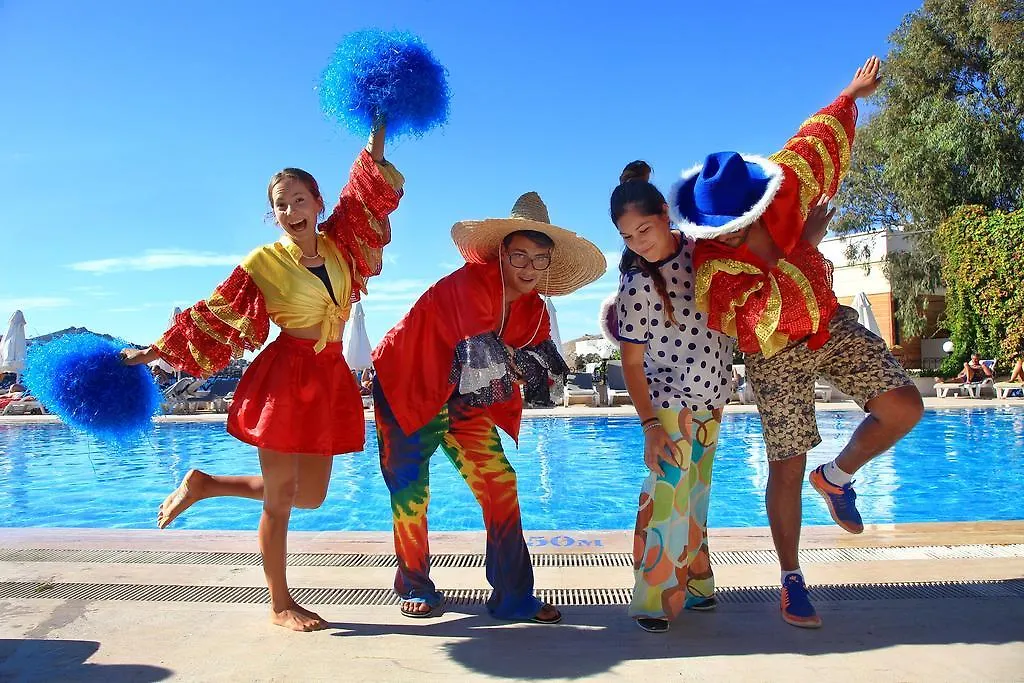 Cactus Mirage Family Club-1