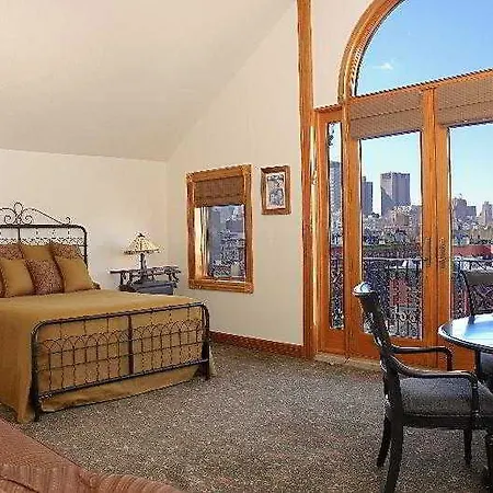 Blue Moon Hotel-3