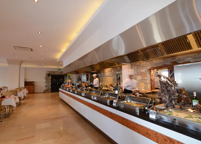 Azka Hotel